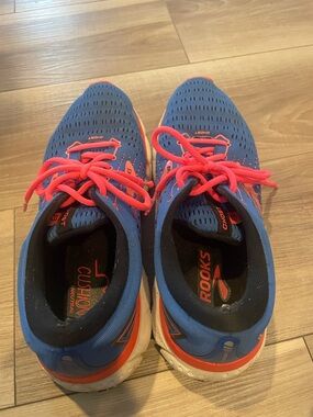 Brooks Blue Sneakers with orange Laces